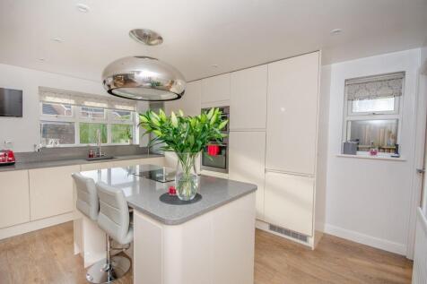Kitchen pic 1.jpg
