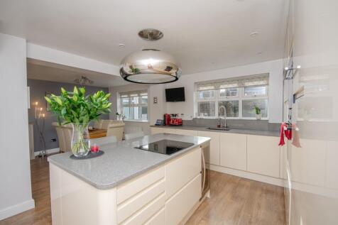 Kitchen pic 2.jpg