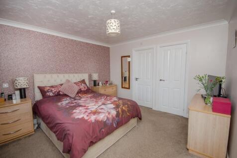 Master bedroom pic 2.jpg