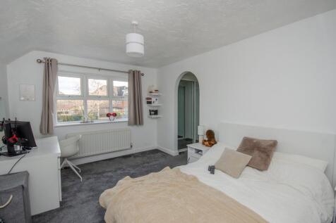 Bedroom 2 pic 2.jpg