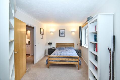 Bedroom 1.jpg