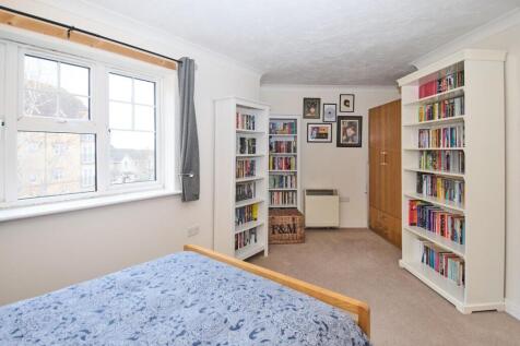 Bedroom 1 pic 2.jpg