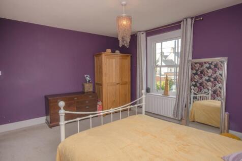 Bedroom 1 pic 2.jpg