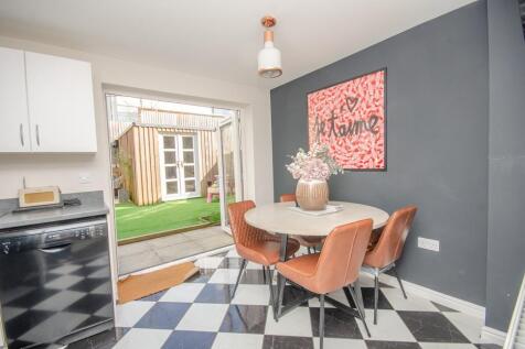 Dining area pic 2.jpg