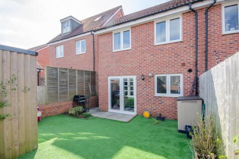 Rear garden pic 2.jpg
