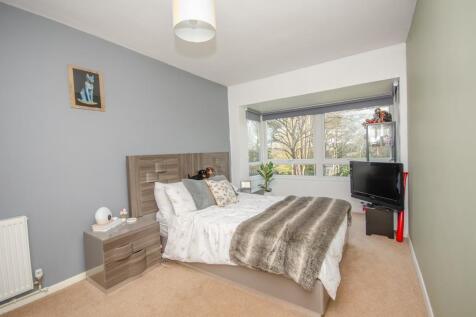 Bedroom 1.jpg