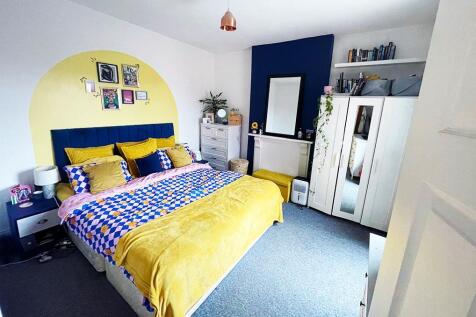 Bedroom one pic 2.jpg