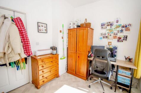 Bedroom two pic 2.jpg