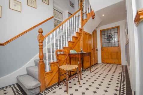 Entrance hall.jpg