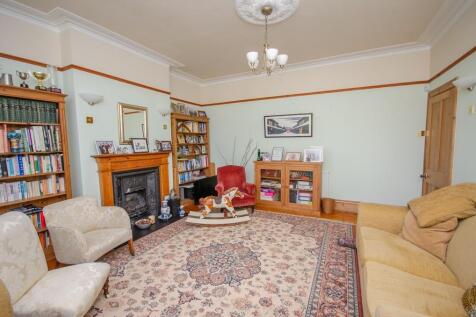 Lounge pic 2.jpg