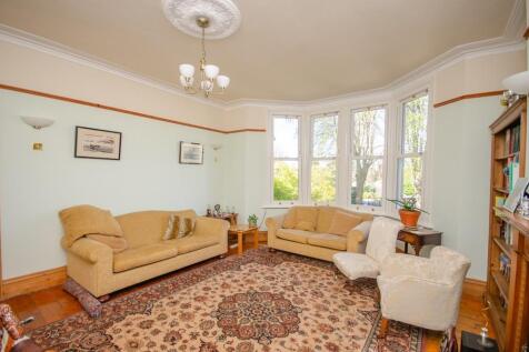Lounge pic 3.jpg