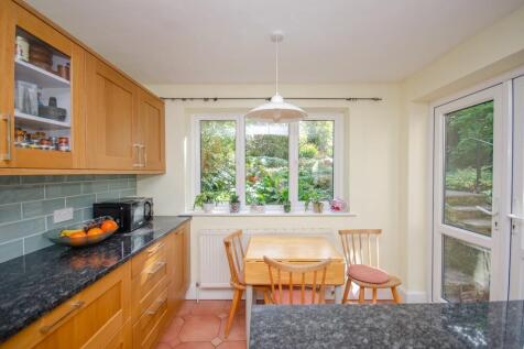 Kitchen pic 2.jpg