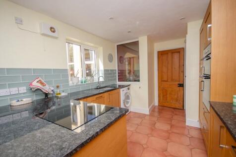 Kitchen pic 3.jpg