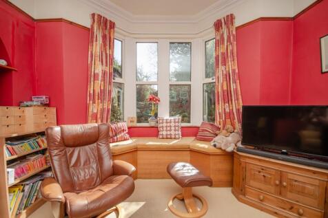Living room pic 2.jpg