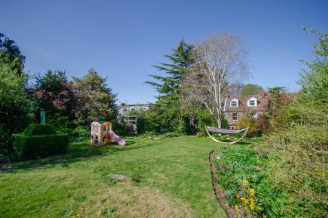 Rear garden pic 2.jpg