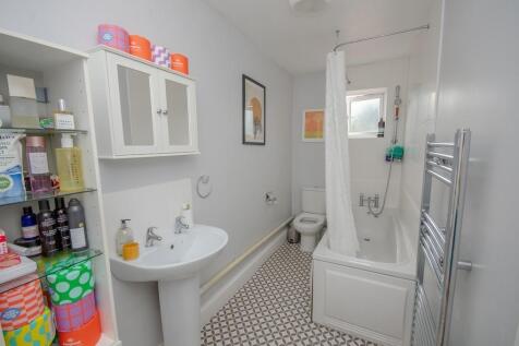 First floor bathroom.jpg