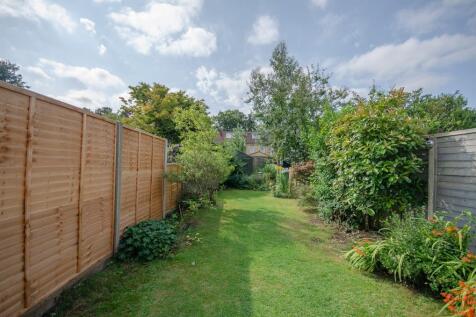 Rear garden pic 2.jpg
