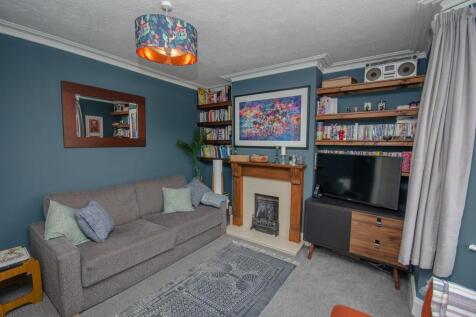 Lounge pic 2.jpg