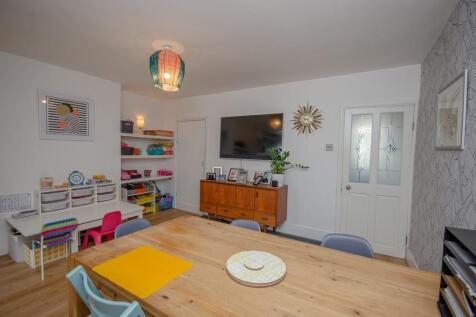 Dining area pic 2.jpg
