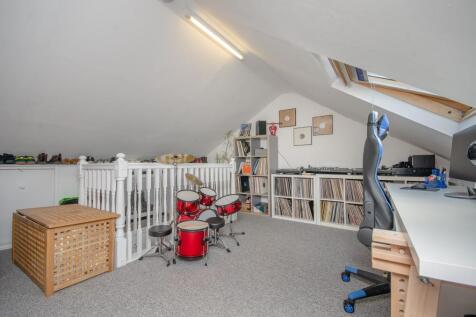 Loft room pic 2.jpg