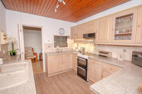 Kitchen pic 2.jpg