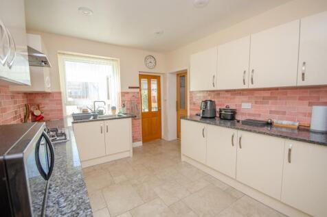 Kitchen pic 2.jpg