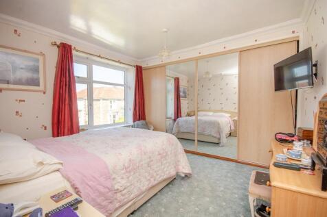 Bedroom 1.jpg