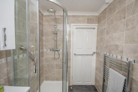 Shower room pic 2.jpg