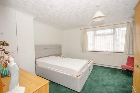 Bedroom 1.jpg
