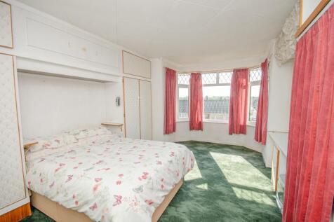 Bedroom 1.jpg