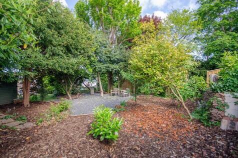 Rear garden pic 3.jpg