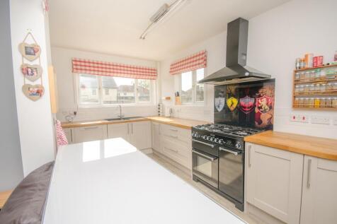 Kitchen pic 2.jpg