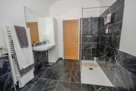 Ensuite pic 2.jpg
