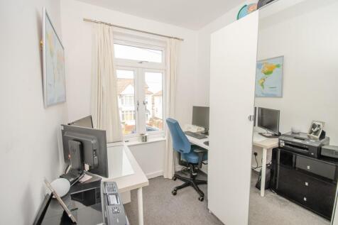 Bedroom 4.jpg