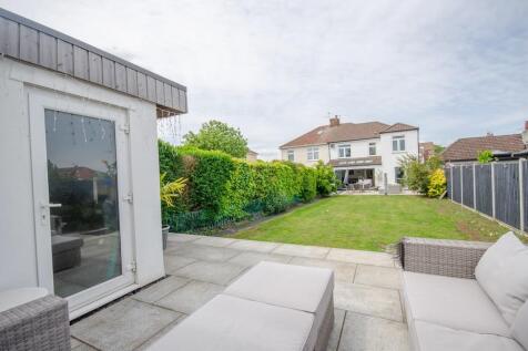 Rear garden pic 3.jpg