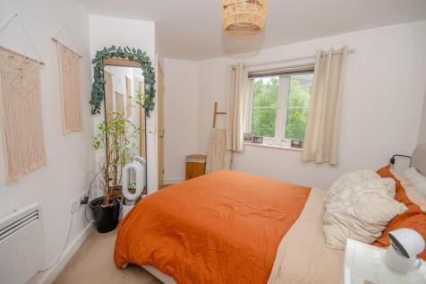 Bedroom 1.jpg