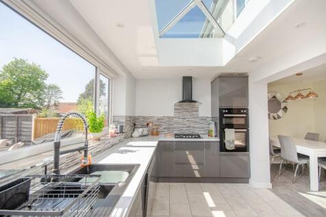 Kitchen pic 2.jpg