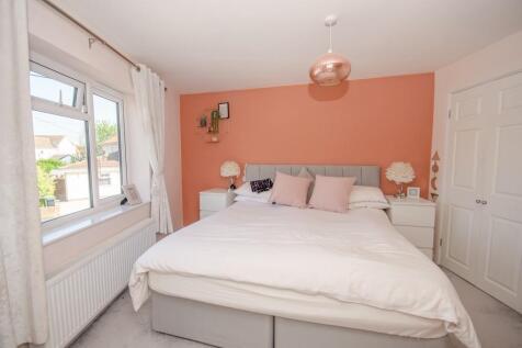 Bedroom 1.jpg