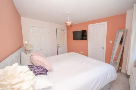 Bedroom 1 pic 2.jpg