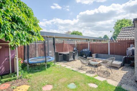 Rear garden pic 2.jpg