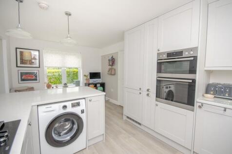 Kitchen pic 2.jpg