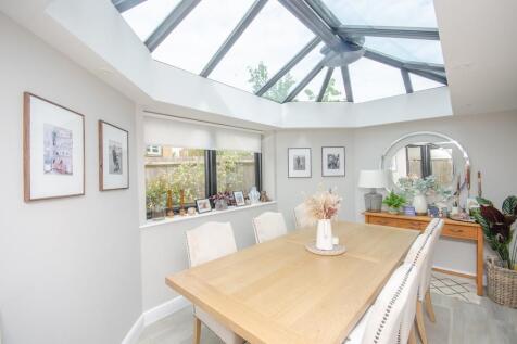 Dining room pic 2.jpg