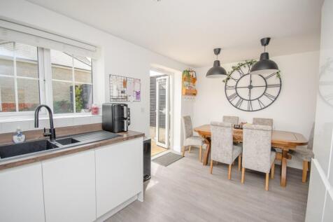 Kitchen pic 2.jpg