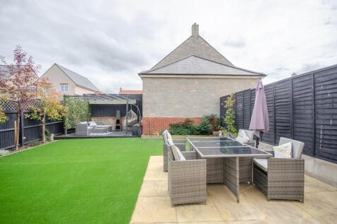 Rear garden pic 2.jpg