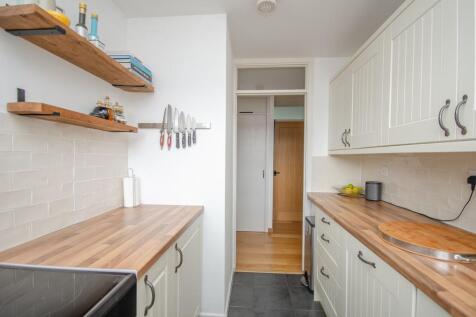 Kitchen pic 2.jpg