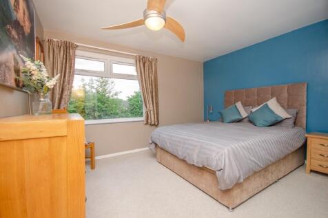 Bedroom 1.jpg