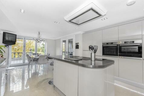 Kitchen pic 2.jpeg