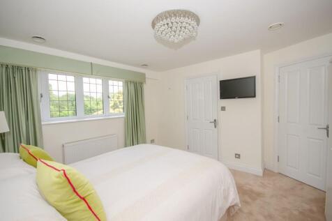 Bedroom two pic 2.jpg