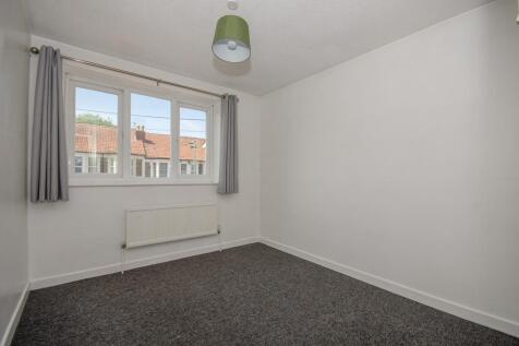 Bedroom 1.jpg
