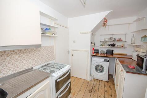 Kitchen pic 2.jpg